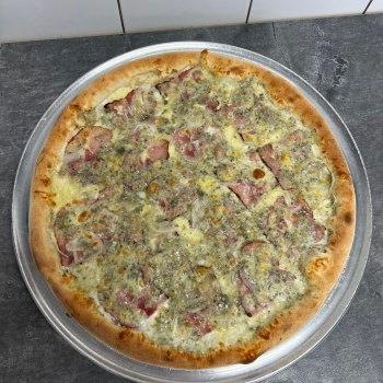 29. Cipola - bílý základ, anglická slanina, cibule, Quattro Formaggi (4 druhy sýra) (1, 7) - foto č. 29