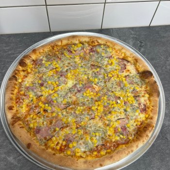 23. Bacon Corn - rajčatová omáčka, mozzarella, slanina, kukuřice, niva (1, 7) - foto č. 23