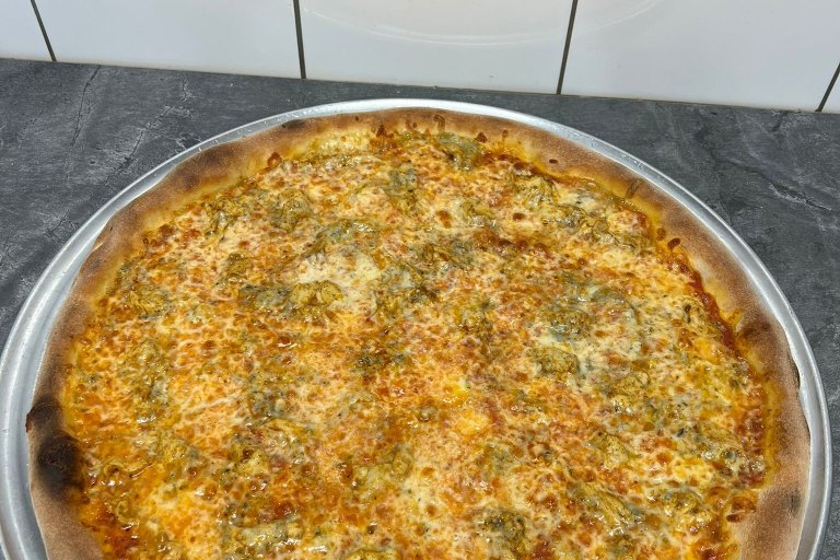 16. Polo - rajčatová omáčka, mozzarella, kuřecí maso, niva (1, 7) - foto č. 16