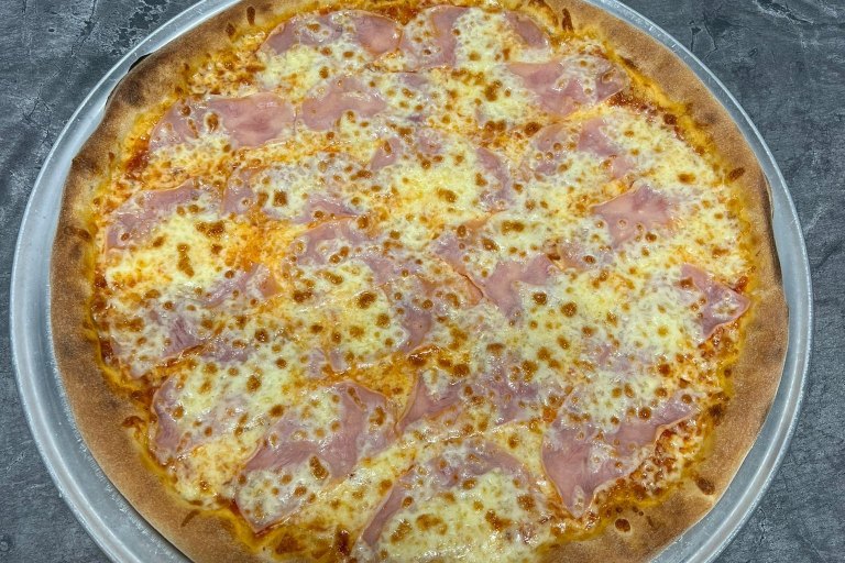 5. Šunková - rajčatová omáčka, mozzarella, šunka, oregano (1, 7) - foto č. 5