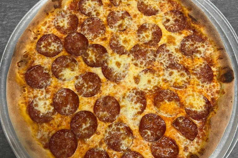 2. Salami - rajčatová omáčka, mozzarella, salám (1, 7) - foto č. 2